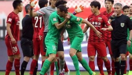 PA视讯游戏- 都灵德比火药味浓，双方冲突染红不断  