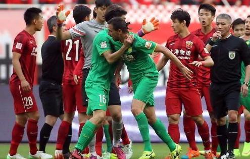  都灵德比火药味浓，双方冲突染红不断  